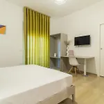 Greco לינה וארוחת בוקר 3*