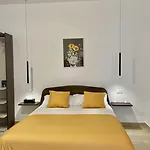 לינה וארוחת בוקר Greco 3*